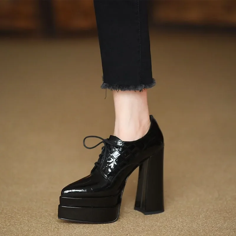 Patent Leather Pump - Zapatos de tacón alto con tiras