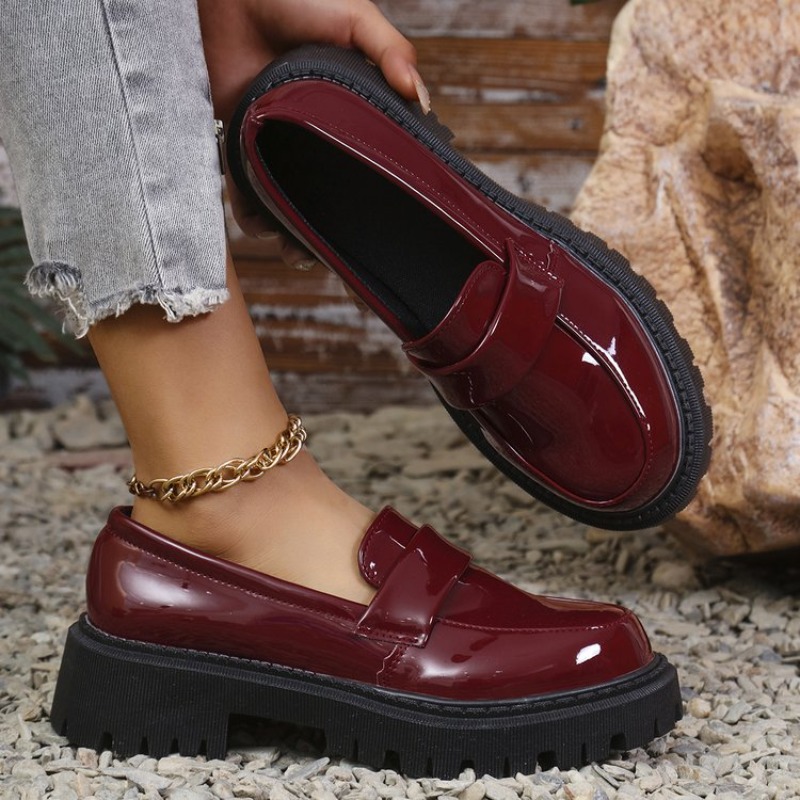 Patent Leather Pump - Mocasines de tacón medio de charol,