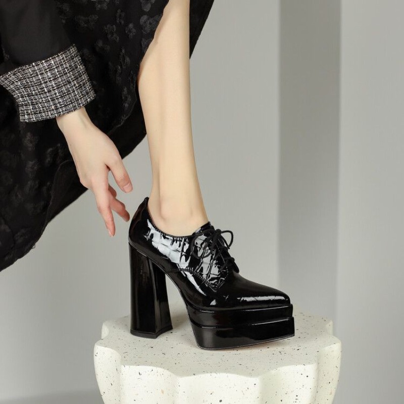 Zapatos de tacón alto con tira - Patent Leather Pump reseña y precio