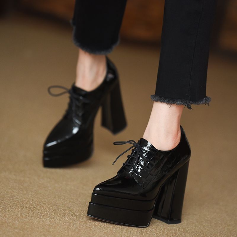 Zapatos de tacón alto con tira - Patent Leather Pump reseña y precio