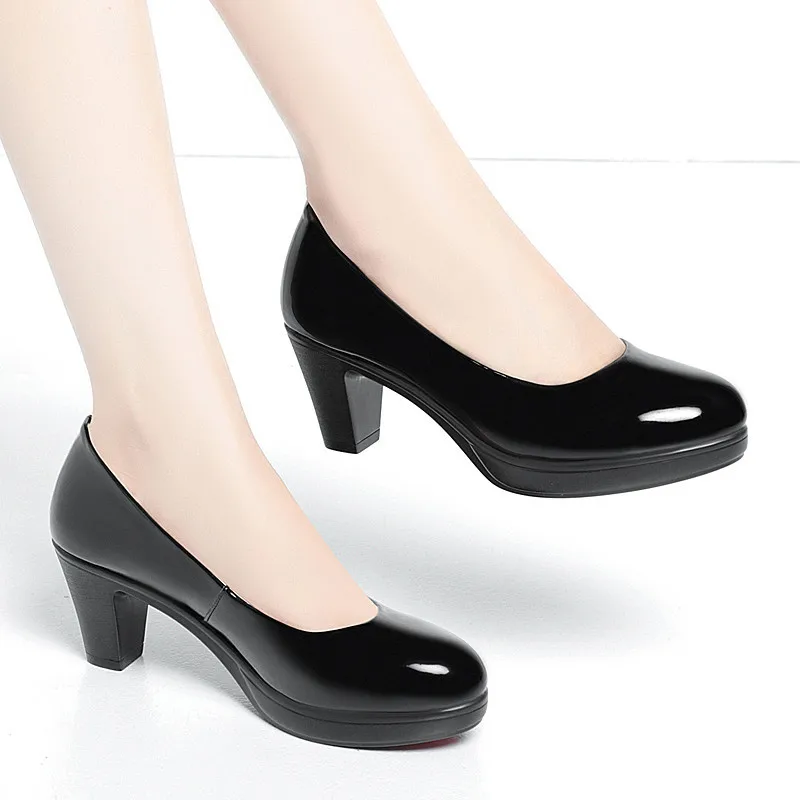 Zapatos de tacón medio de char - Patent Leather Pump reseña y precio