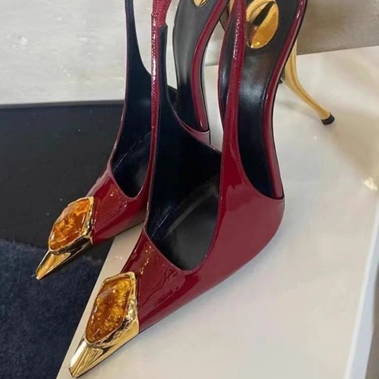 Zapatos de tacón de charol con - Patent Leather Pump reseña y precio