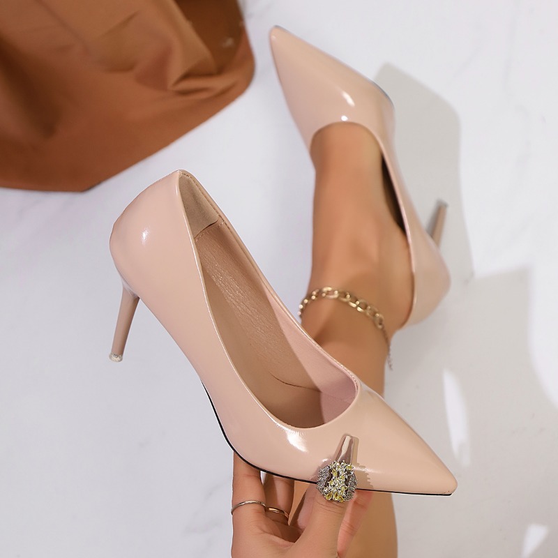 Tacones Altos de Charol Color  - Patent Leather Pump reseña y precio